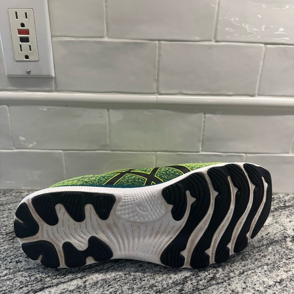 Men’s Asics Nimbus 24 Size 12 - Picture 7 of 10